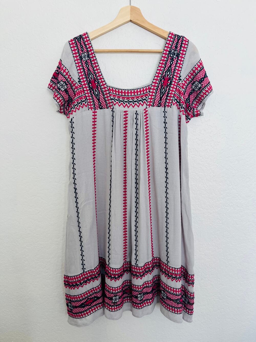 Maeve Anthropologie Small Embroidered Boho Dress Gray Pink Navy